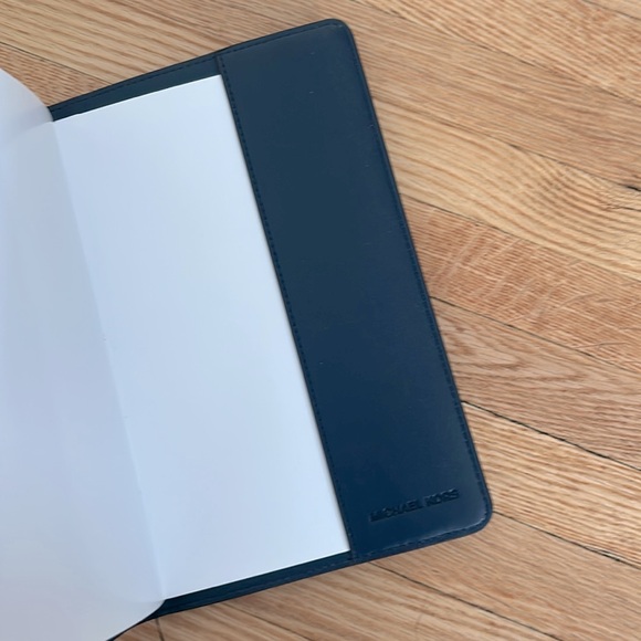 MICHAEL KORS - Travel case w/notebook; blue & white - Picture 9 of 10